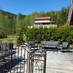 Holiday Rooms *