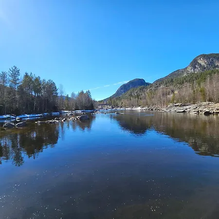 Holiday Rooms منزل للإقامة